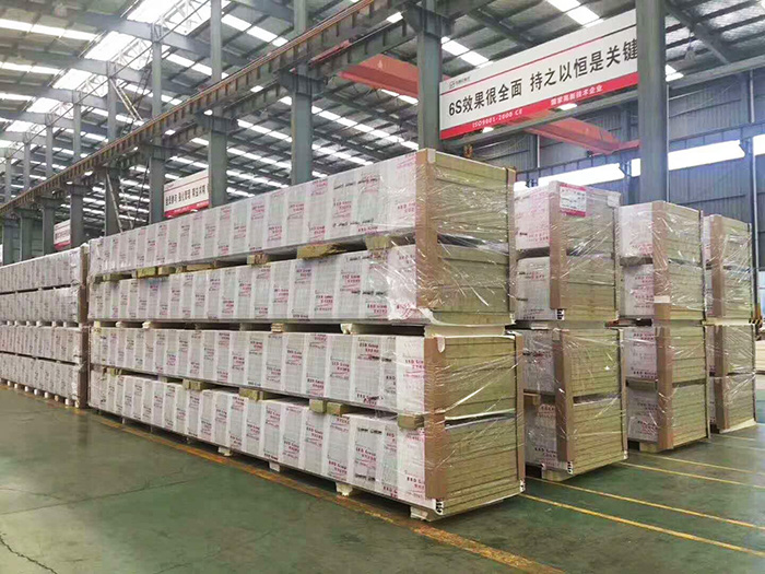 聚氨酯封邊巖棉夾芯板的價格為什么比普通巖棉復(fù)合板高？
