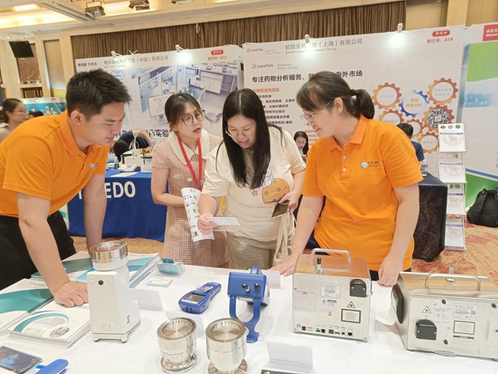 第十四屆藥品質(zhì)量安全大會(huì)首日盛況直擊,億天凈化精彩亮相!