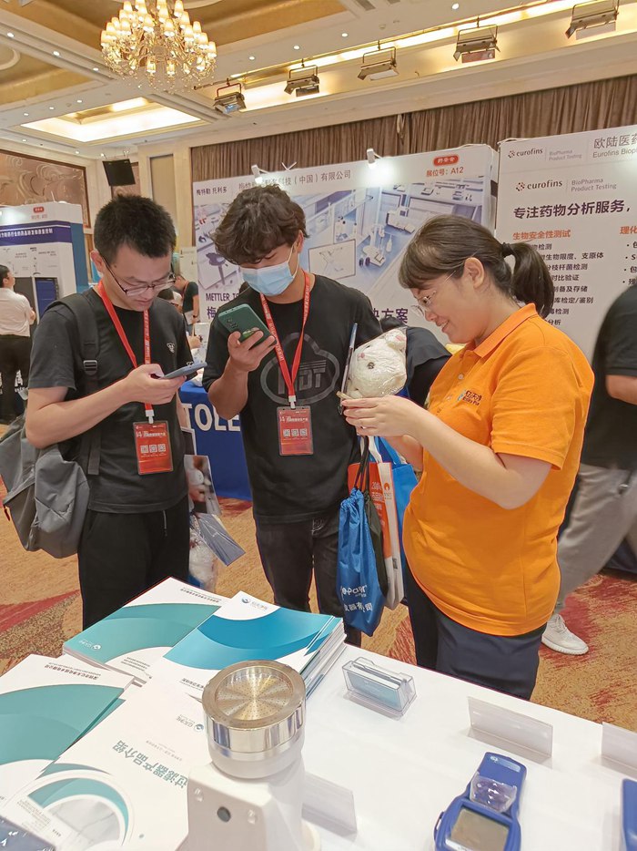 第十四屆藥品質(zhì)量安全大會(huì)首日盛況直擊,億天凈化精彩亮相!