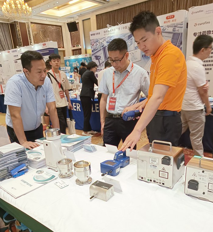 第十四屆藥品質(zhì)量安全大會(huì)首日盛況直擊,億天凈化精彩亮相!